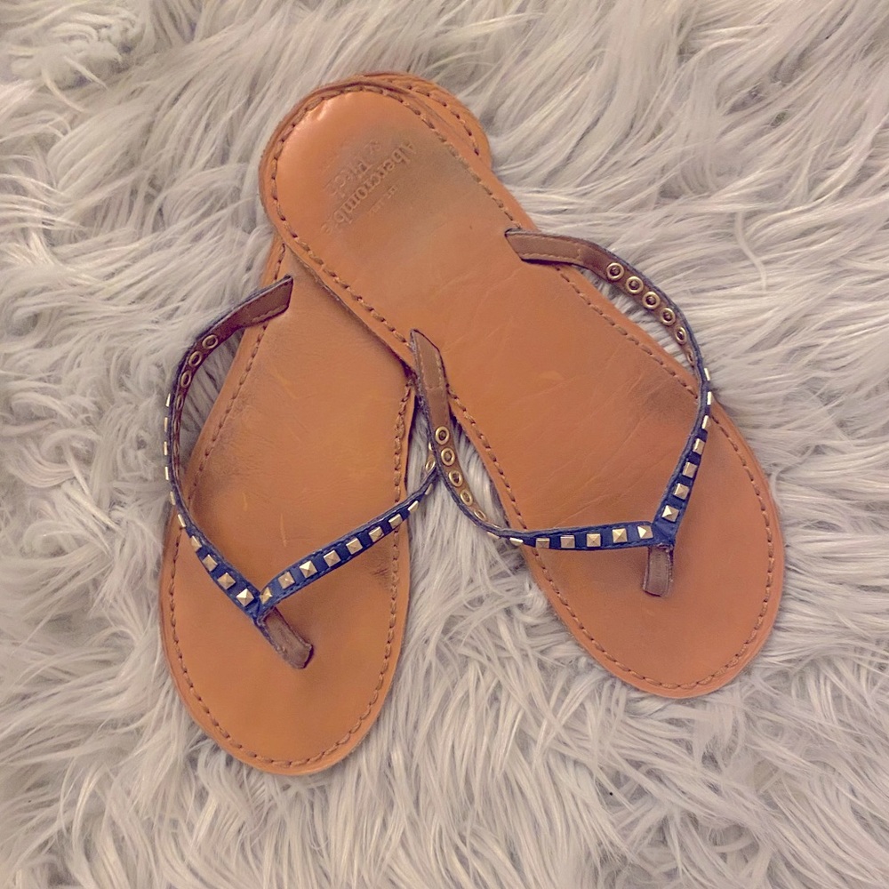 Abercrombie flip flops woth studs